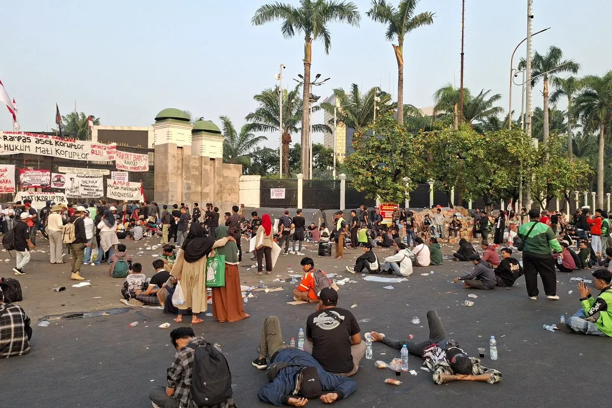 Situasi Aksi di Depan Gedung DPR/MPR RI Mulai Ramaip