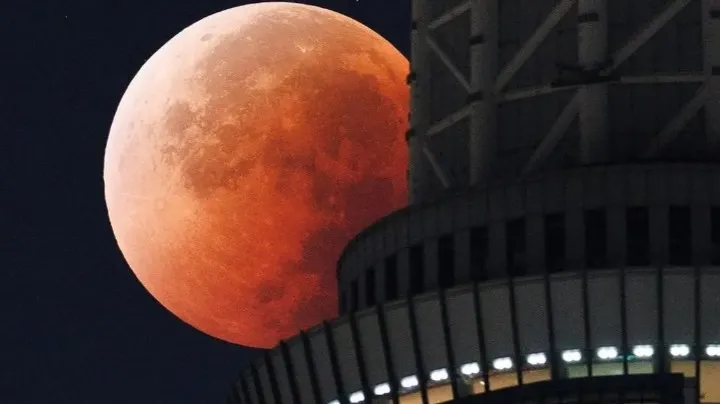 Gerhana Bulan Sebagian 27–28 Agustus 2026